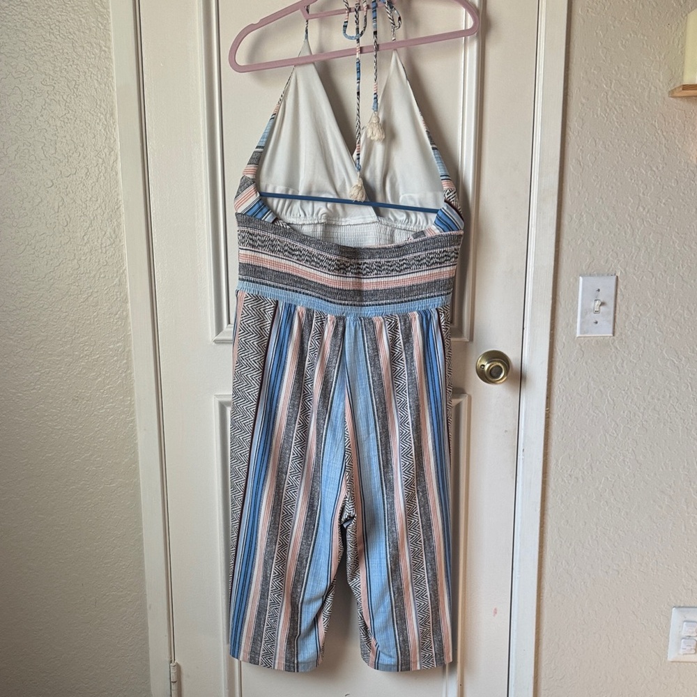 VENUS Vibrant Striped Halter Dress with Pockets - Picture 10 of 12
